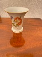 Kleine Vase Ludwigsburger Porzellan Blütendekor Höhe 15 cm München - Pasing-Obermenzing Vorschau