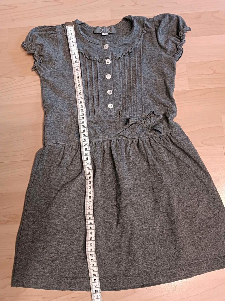 Käthe Kruse Kleid 104 grau in Hessen - Wiesbaden | eBay Kleinanzeigen ist  jetzt Kleinanzeigen