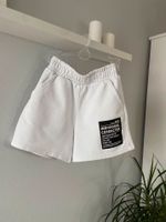 Damen kurze, weiße Sommerhose mit schwarzem Schriftzug, Größe XS Nordrhein-Westfalen - Dahlem Vorschau