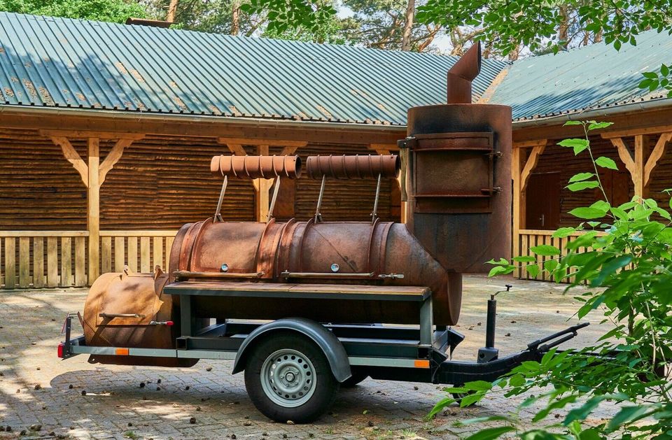 Smoker Trailer 28" XXL  Grill Anhänger zu vermieten !!! in Bösel