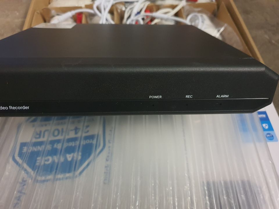 Überwachungskamera Set mit 4 Kamera DVR 8 CH 500 GB NEU in Gelsenkirchen