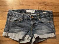 H&M kurze Jeanshosen blau Hose  Gr. 28 - Top Zustand Stuttgart - Degerloch Vorschau