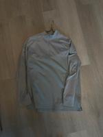 Nike Golf Quarter Zip / 1/4 Zip Gr. xl grau Düsseldorf - Oberbilk Vorschau