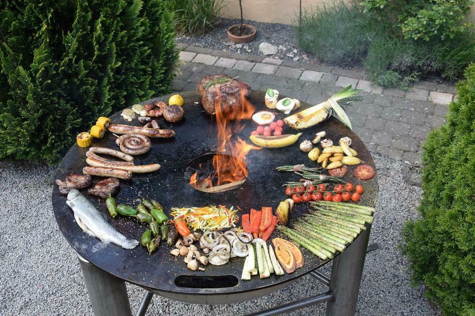 Feuerplatte Plancha Grillplatte Feuerschale Grillschale in Schrozberg