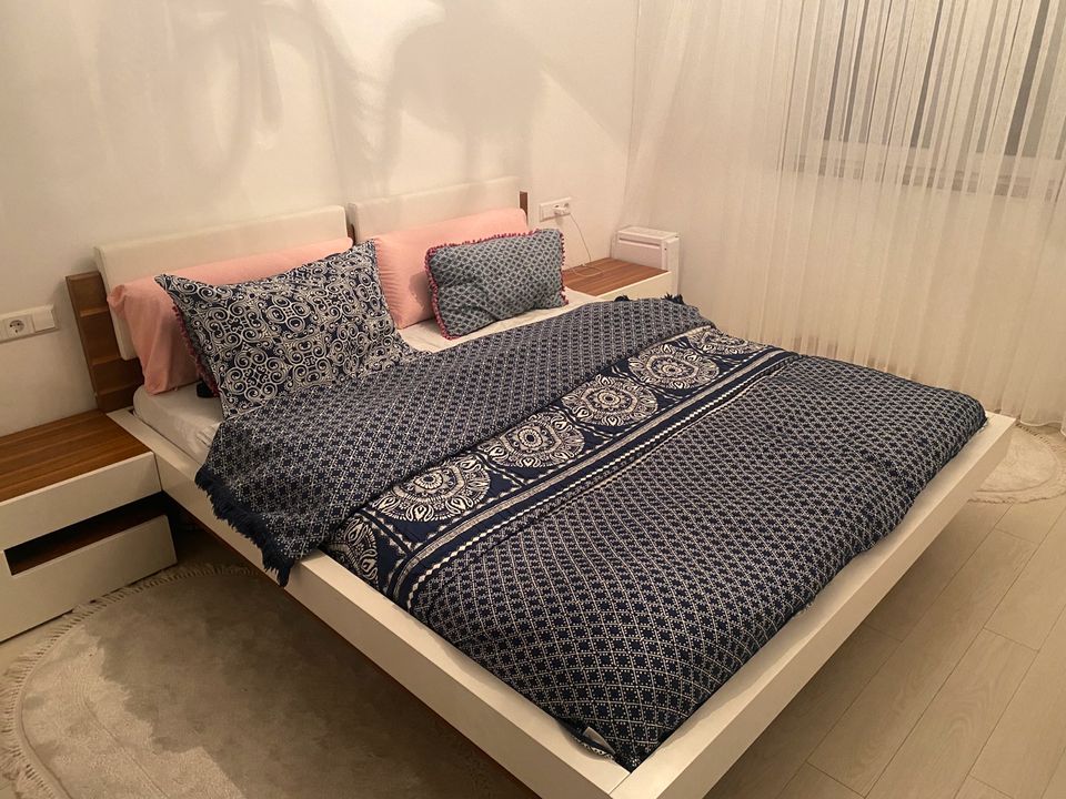 Doppelbett mit 2 Nachttischen, Schlafzimmer in Kernen im Remstal