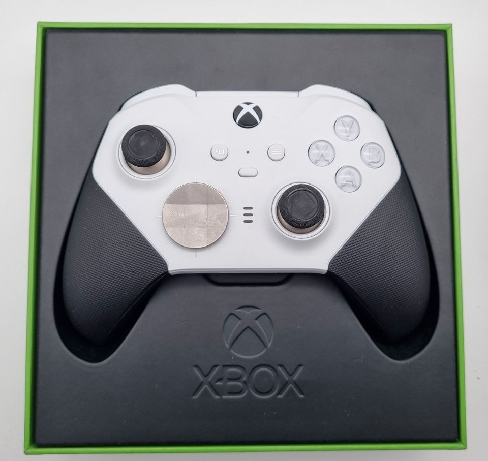 Microsoft Elite Wireless Controller Series 2 – Core mit Zubehör in Schwarzenbek