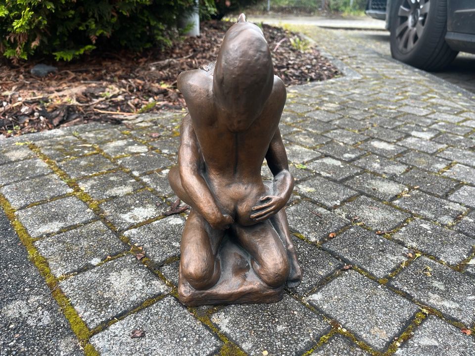 Charles Hammes Bronzeskulptur Akt Skulptur in Linz am Rhein