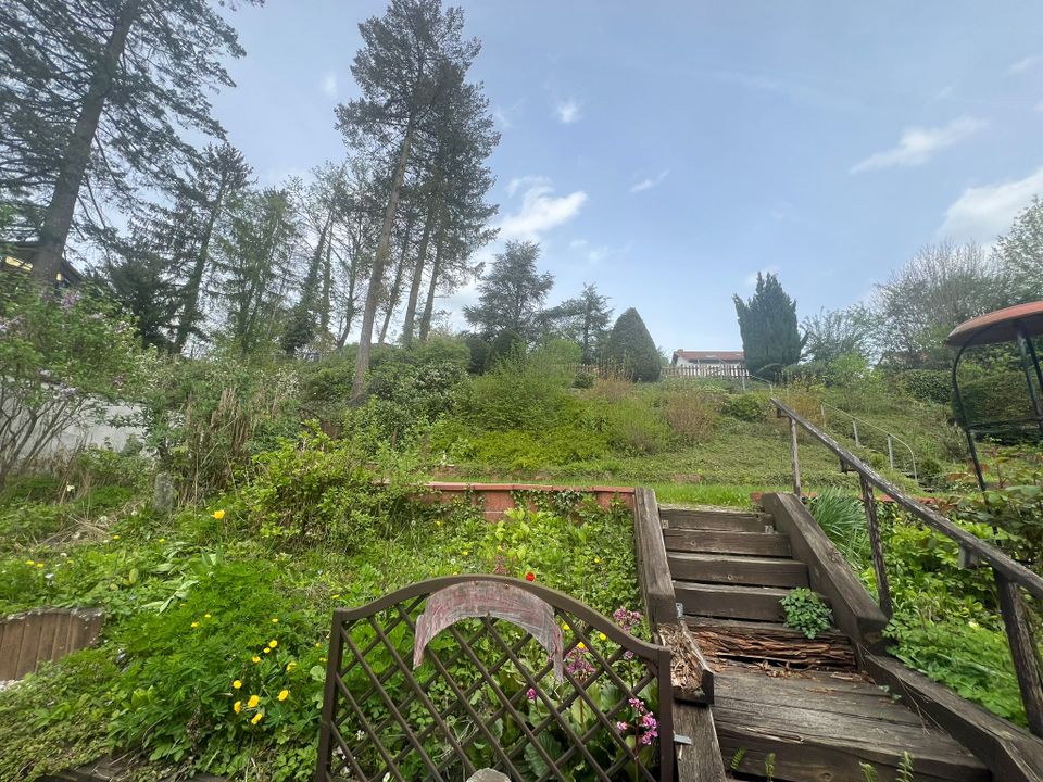 Wiesbaden-Auringen / Blicklage / Freistehendes Einfamilienhaus mit Einliegerwohnung in Wiesbaden