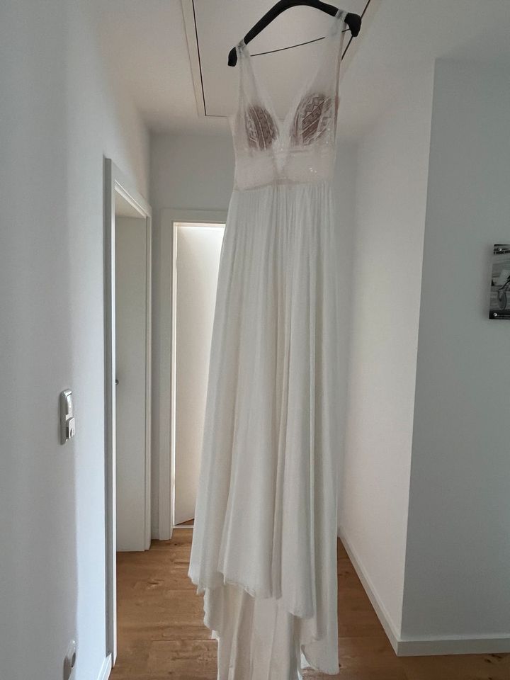 Hochzeitskleid - Fara Sposa in Ivory inkl. Schleier/Strumpfband in Bottrop