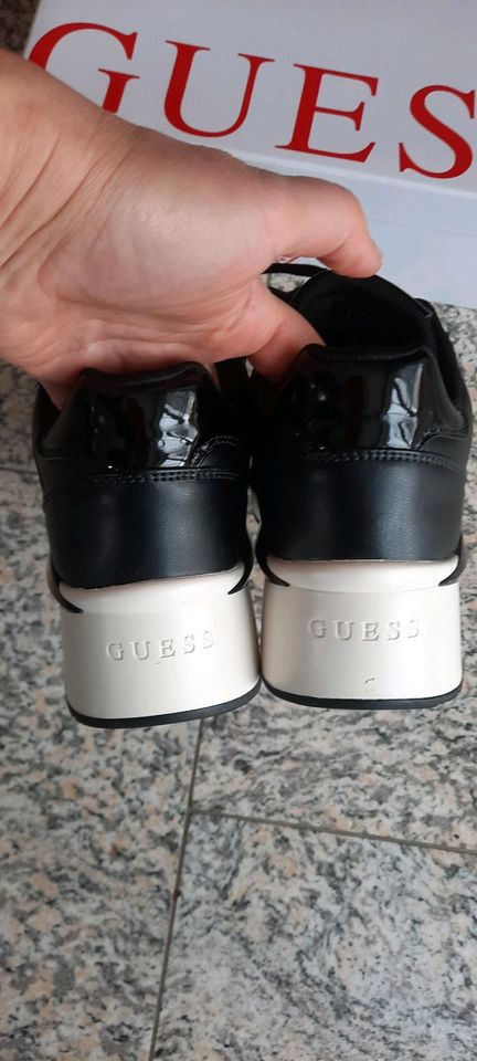 GUESS SNEAKERS GR. 38 NEU in Aichach