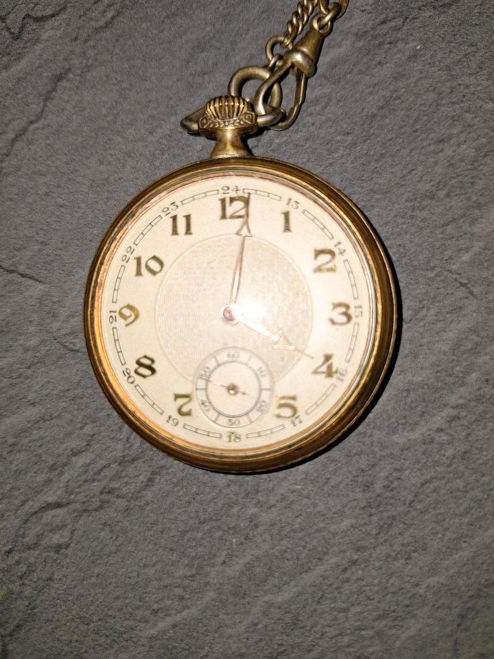 Taschenuhr mit sehr schöner Uhrenkette alt in Leipzig
