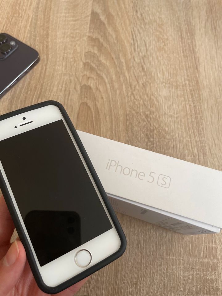 Apple Iphone 5s silber 32GB vollfunktionstüchtig OVP in Wiesbaden