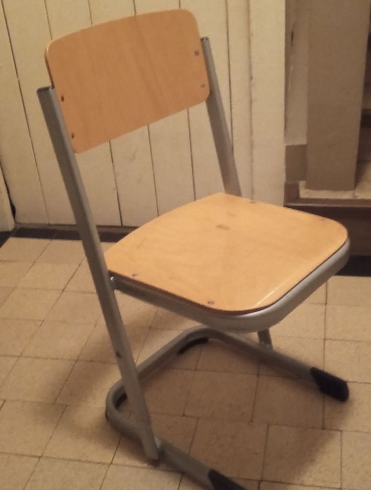 Holz,- Metallstühle zu verkaufen (Kinderstühle, Schule Kita) in Feucht