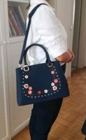 Räumige hochwertige blaue Handtasche Umhängetasche mit Blumendeko Bayern - Regensburg Vorschau