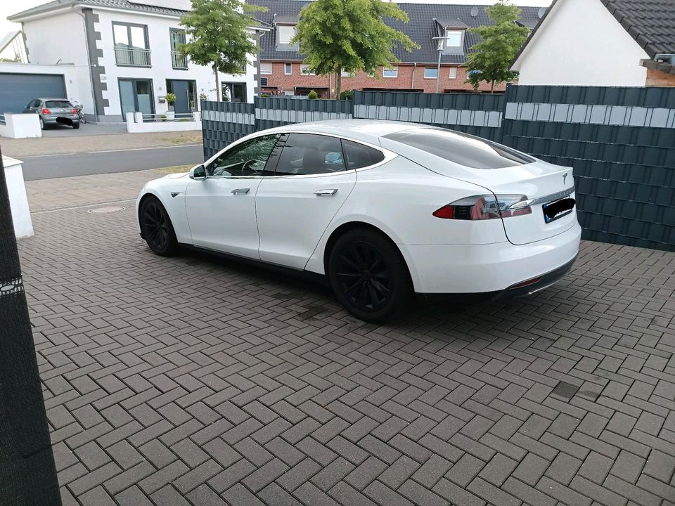 Tesla Model S 85 Free Supercharger SUC SC01 Premium in Braunschweig