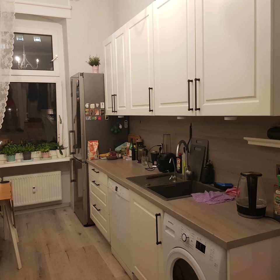 Welcome to our clean and well-decorated Altbau apartment in Berli in Berlin