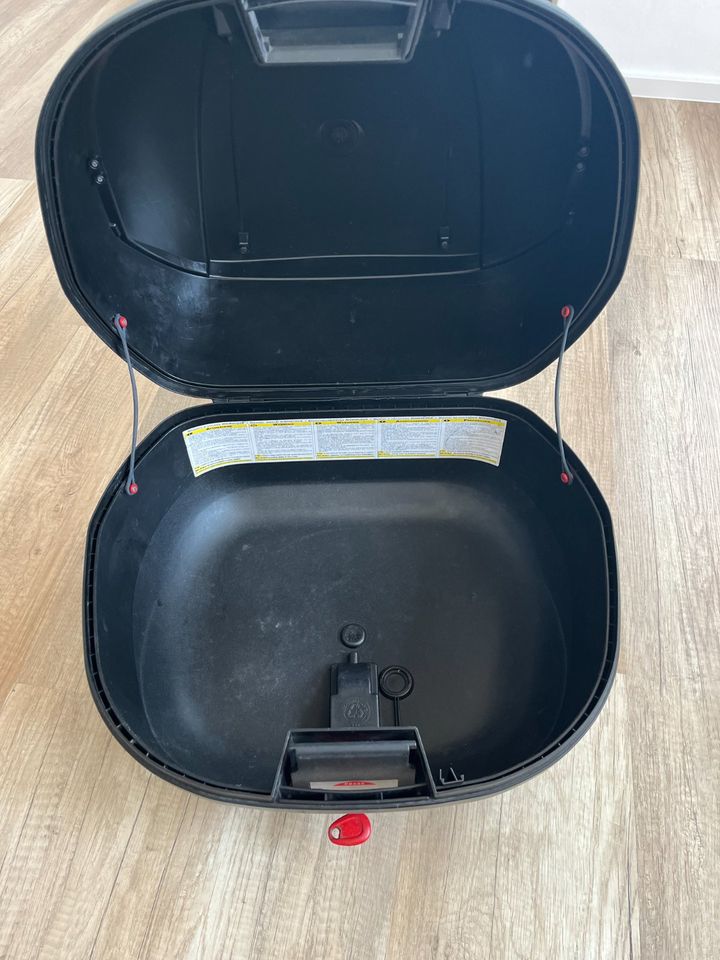 GIVI E370 Topcase, 39 Liter, mit Grundplatte in Ingersheim