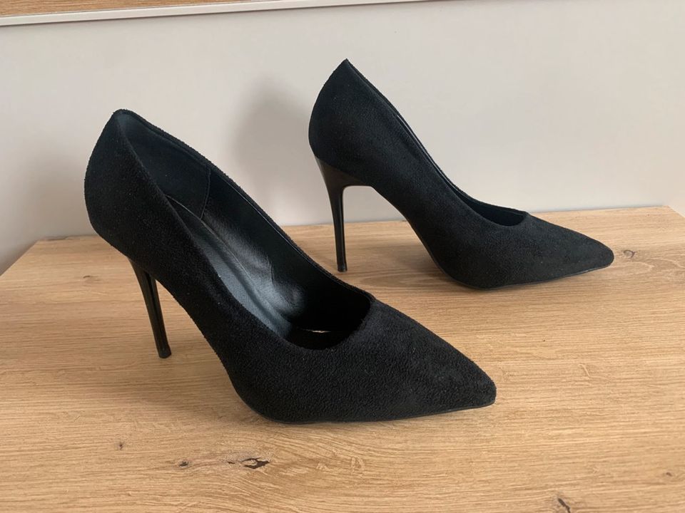 Sehr schöne Sexy High Heels in Schwarz ca. 10 cm Absatz Gr. 38 in Neunkirchen