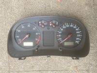 VW Golf 4 IV Tacho Kombiinstrument 1J0919880B Nordrhein-Westfalen - Freudenberg Vorschau