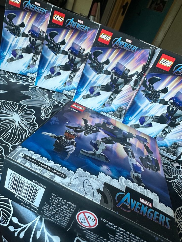 Lego Black Panther Mech Armour 5 mal Vorhanden in Moormerland