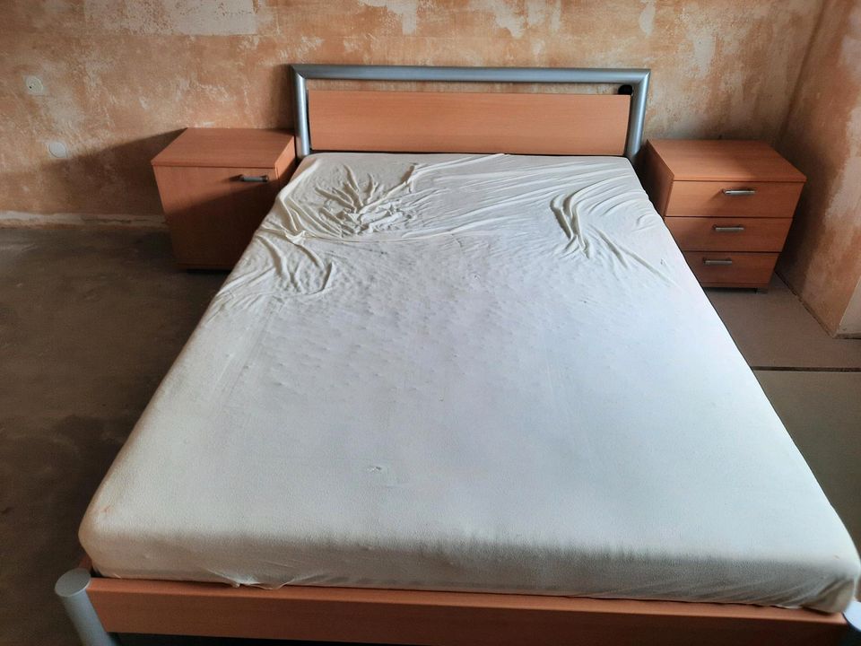 Bett mit 2 Nachttischen in Buchholz (Westerwald)