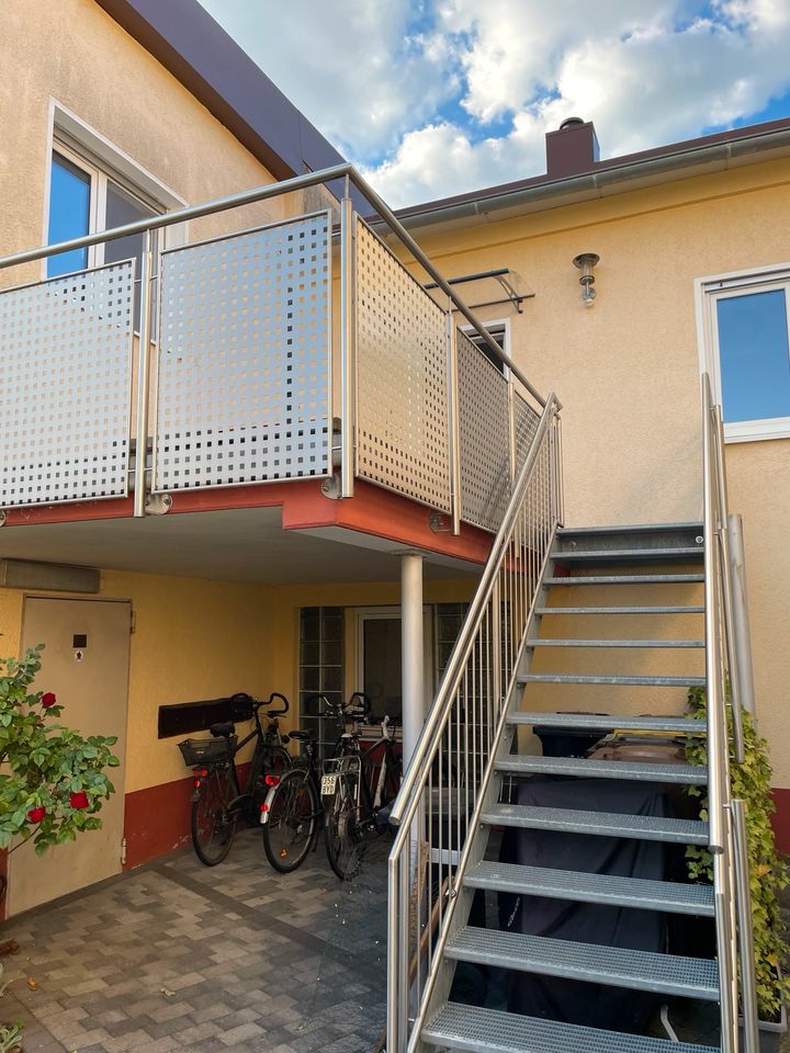 Schöne Single Wohnung in GGmit großer Terrasse ab 01.06 frei in Groß-Gerau