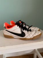 Nike Tiempo Kinder Fußballschuhe Gr. 36,5 IC Hallenschuhe Nordrhein-Westfalen - Bocholt Vorschau