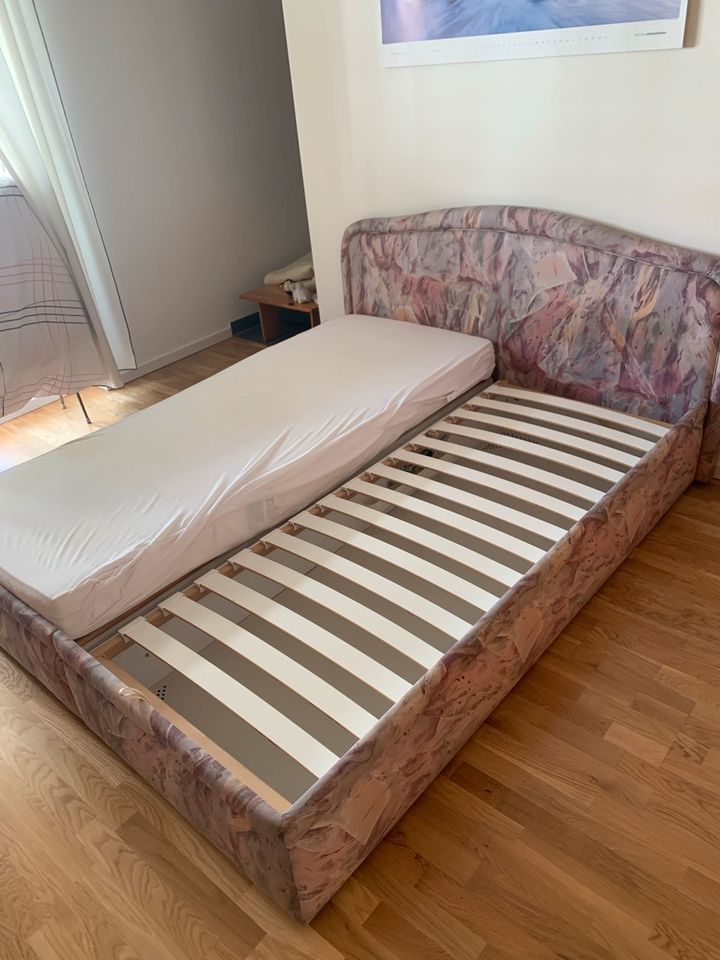 Double bed with mattress in Berlin