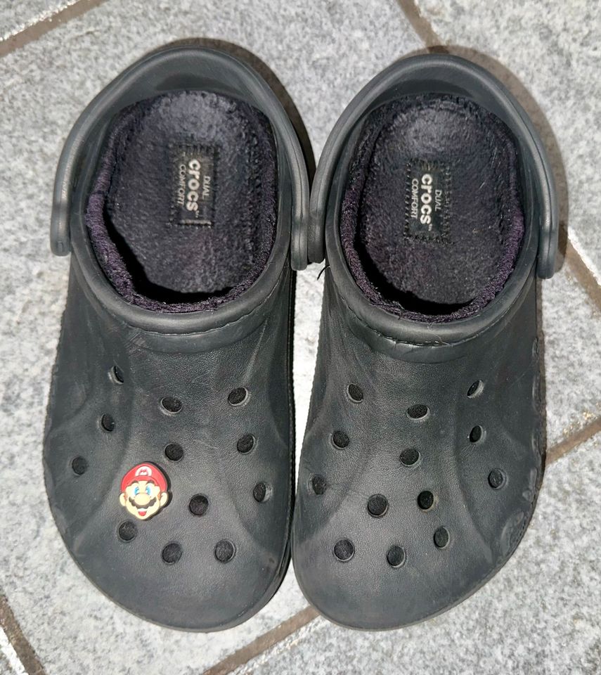 Crocs gefüttert, Schuhe M4 W6, 36-37, schwarz in Voerde (Niederrhein)