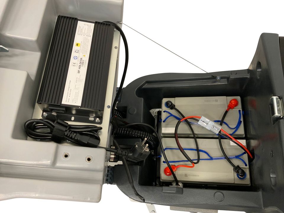 Aufsitz - Scheuersaugmaschine / Reinigungsmaschine Kremer KR-FR70 in Korschenbroich