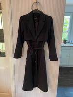 MONKI leichter Sommermantel Gr. XS/S schwarz langer Trenchcoat Niedersachsen - Aerzen Vorschau