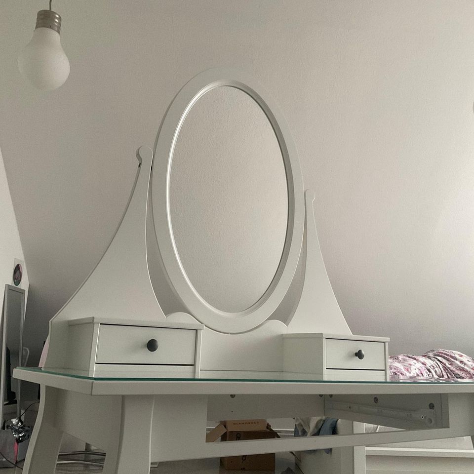 Ikea Schminktisch mit Spiegel in Beelen