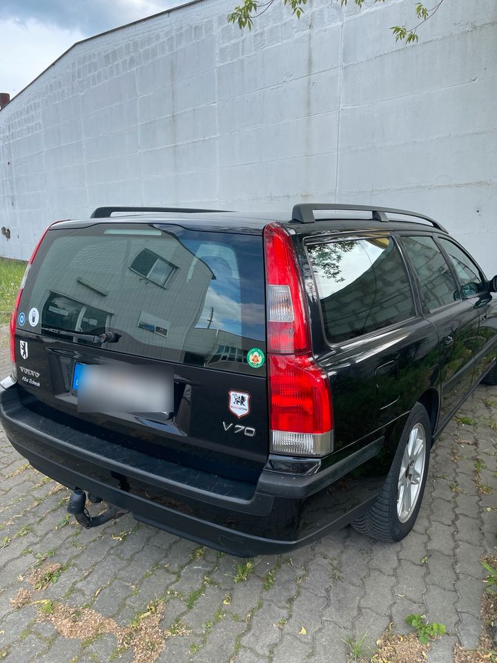 Volvo V70, 2.4 Benziner in Berlin