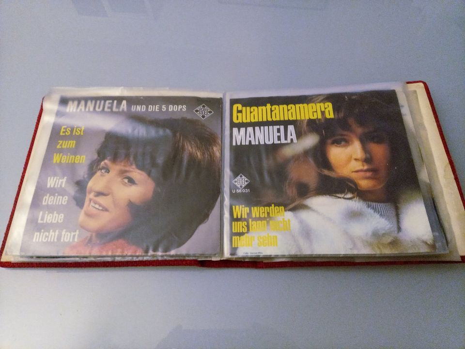 Manuela Vinyl Single Album mit 11 Single Schallplatten in Köln