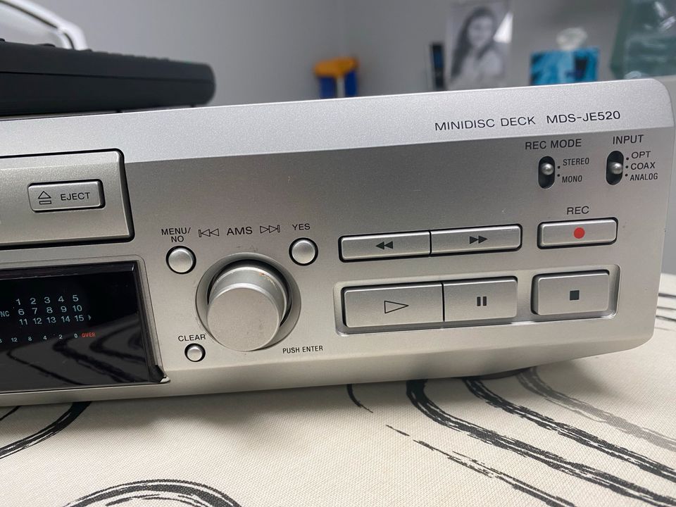 Sony Minidisc Player MDS-JE520 und Sony CD Player CDP-XE520 in Wendelstein