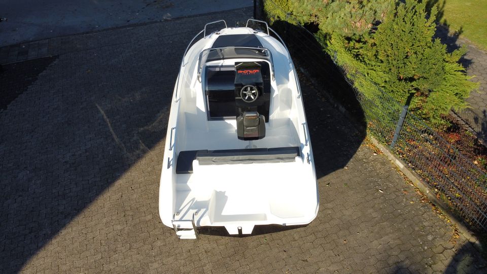 Motorboot Phantom 550Cabin,Boot, schwarz, 3 Schlafplätze, Sundeck in Rheda-Wiedenbrück