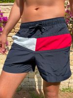 TOP - stylische Tommy Hilfiger Badeshorts in edlem blau / Gr. S-M Nordrhein-Westfalen - Mönchengladbach Vorschau