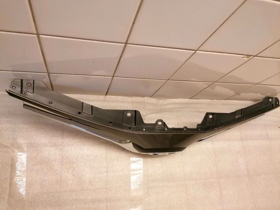 Toyota Yaris Stoßstangegrill oben, 53101-OD660,53111-OD810 in Herne