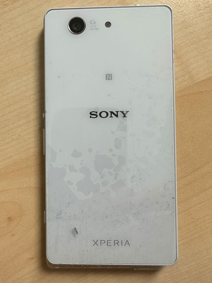 Sony Xperia Weiss in Leonberg