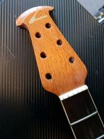 Ovation Collectors Serie Gitarrenhals leicht beschädigt Nordrhein-Westfalen - Bad Driburg Vorschau