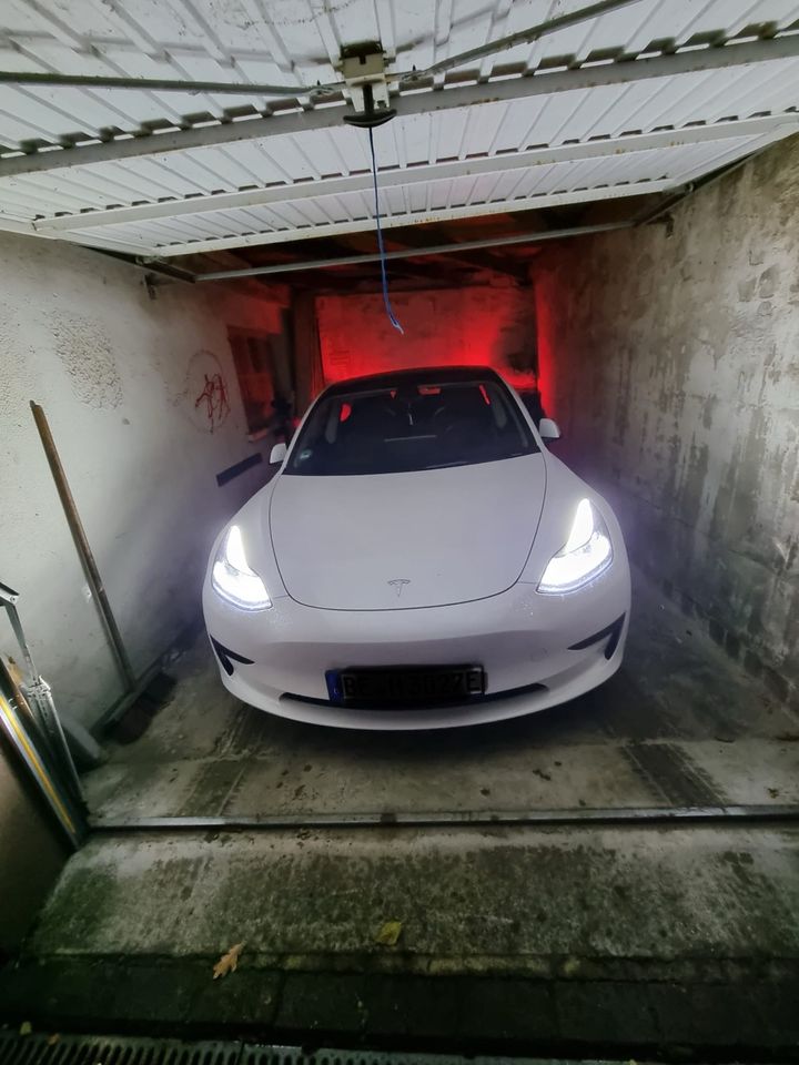 Tesla Model 3 in Ahlen