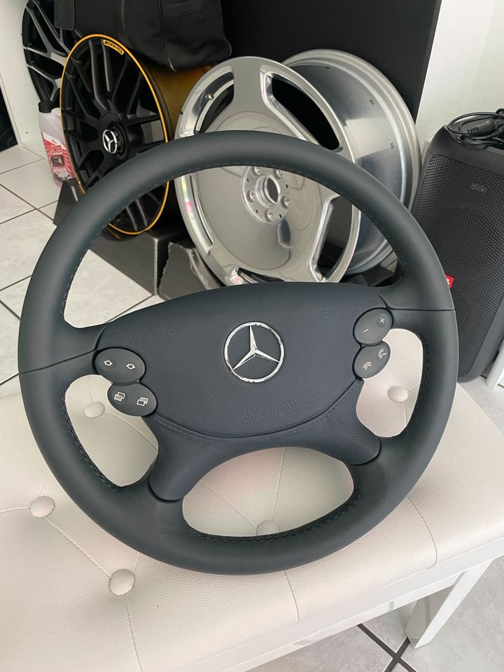 Original Mercedes Benz Leder Lenkrad Blau SL R230 neu in München