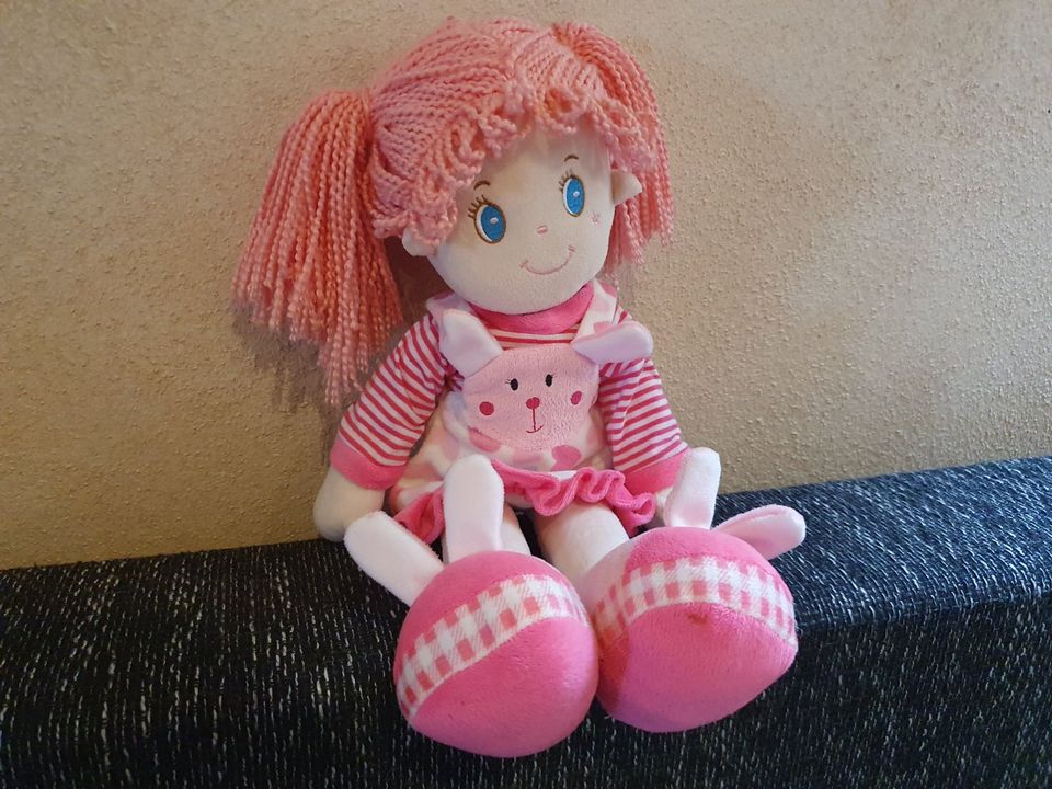 Weicher Körper und Gesicht Puppe neuwertig rosa Herz Mädchen Hase in Ebern