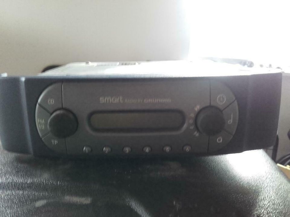 Smart 450 Radio Grundig 9.18346 Autoradio 0001199 V007 CD in Dipperz