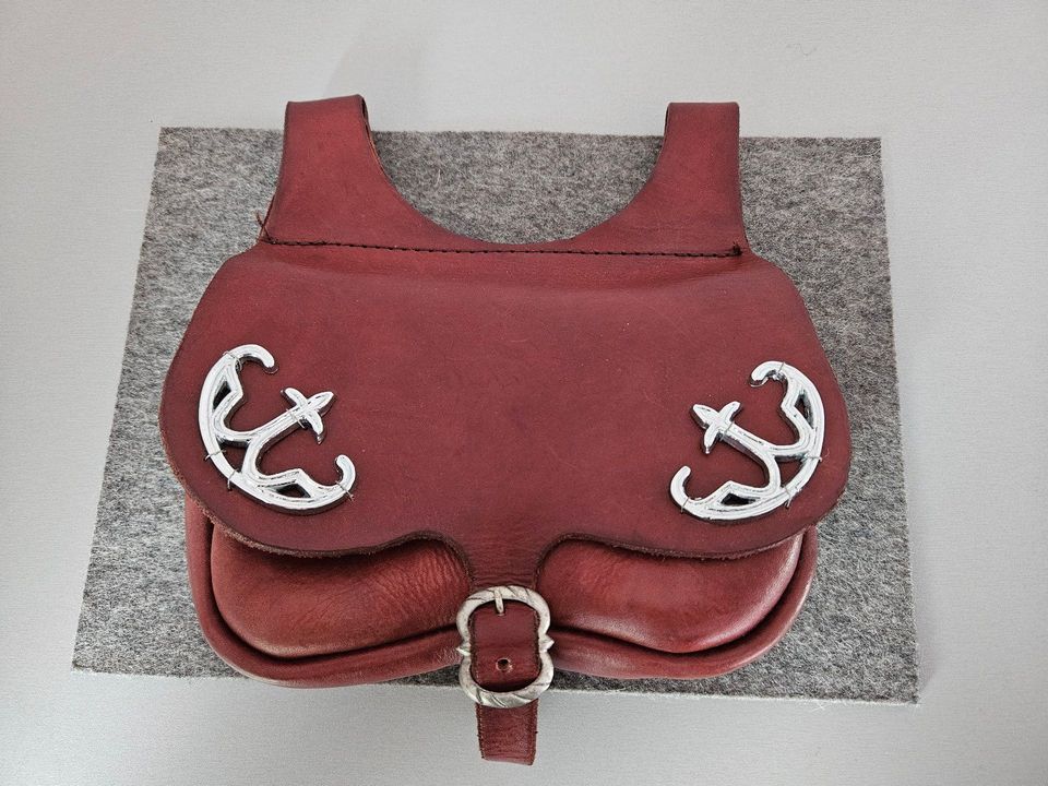 Larp Mittelalter Nierentasche dunkel rot mit Verzierung in Rhede