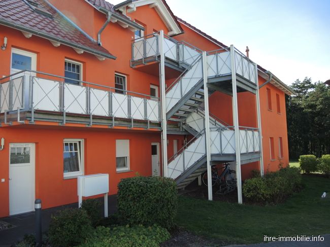 Koserow-Ostsee: 600 Meter bis zum Strand! Gepflegtes 2-Zimmer-Apartment mit Kaminofen und Terrasse. in Koserow