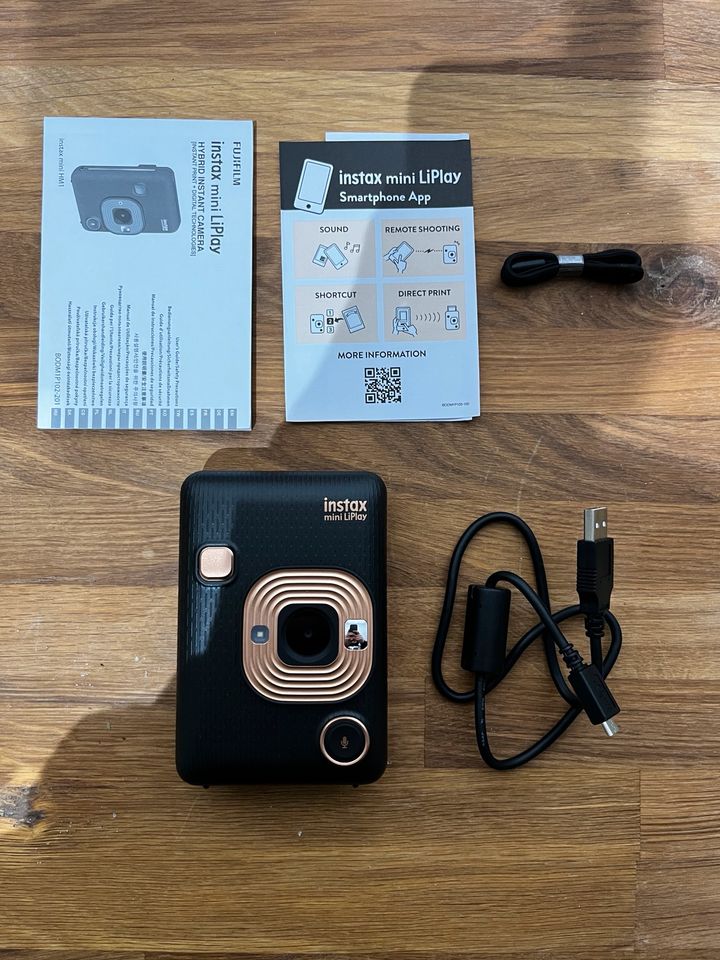 Fujifilm InstaX LiPLay - Polaroid Kamera - Neuwertig in Usingen