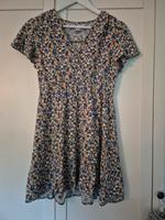 Sommerkleid mit Blumenmuster Nordrhein-Westfalen - Wilnsdorf Vorschau