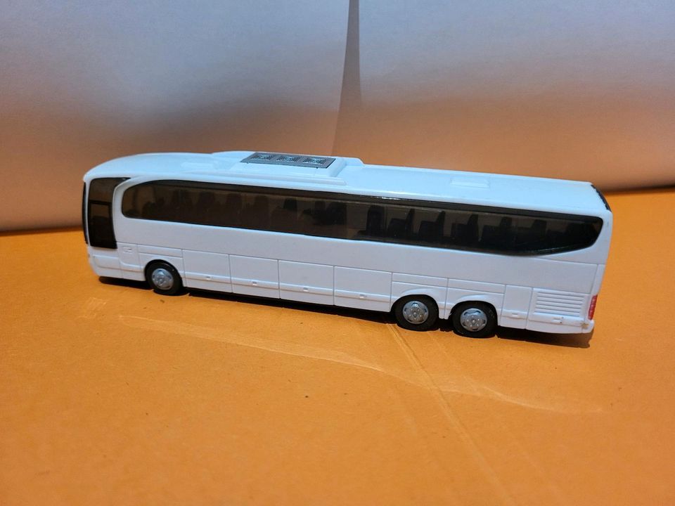 Reisebus Mercedes Benz 1:87 in Leipzig