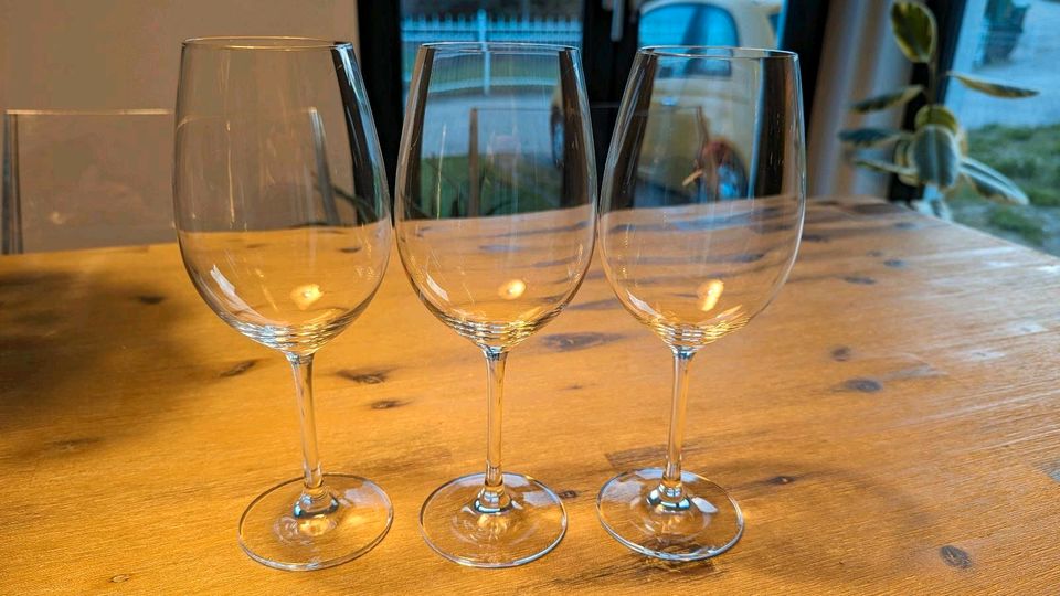 30 Gläser, Tassen, Weingläser zur Verschenken in Ludwigsfelde